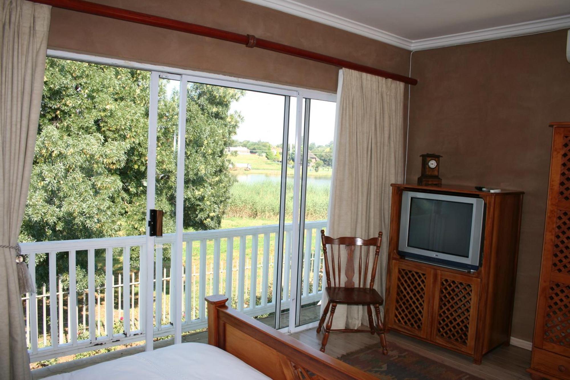 Indigo Moon Guesthouse Лихтенбург Экстерьер фото