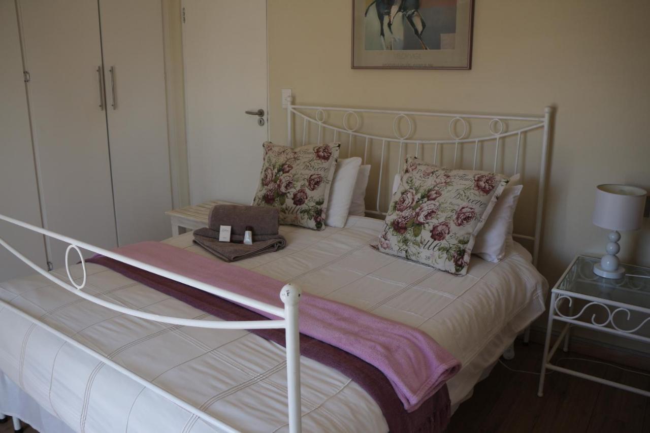 Indigo Moon Guesthouse Лихтенбург Экстерьер фото