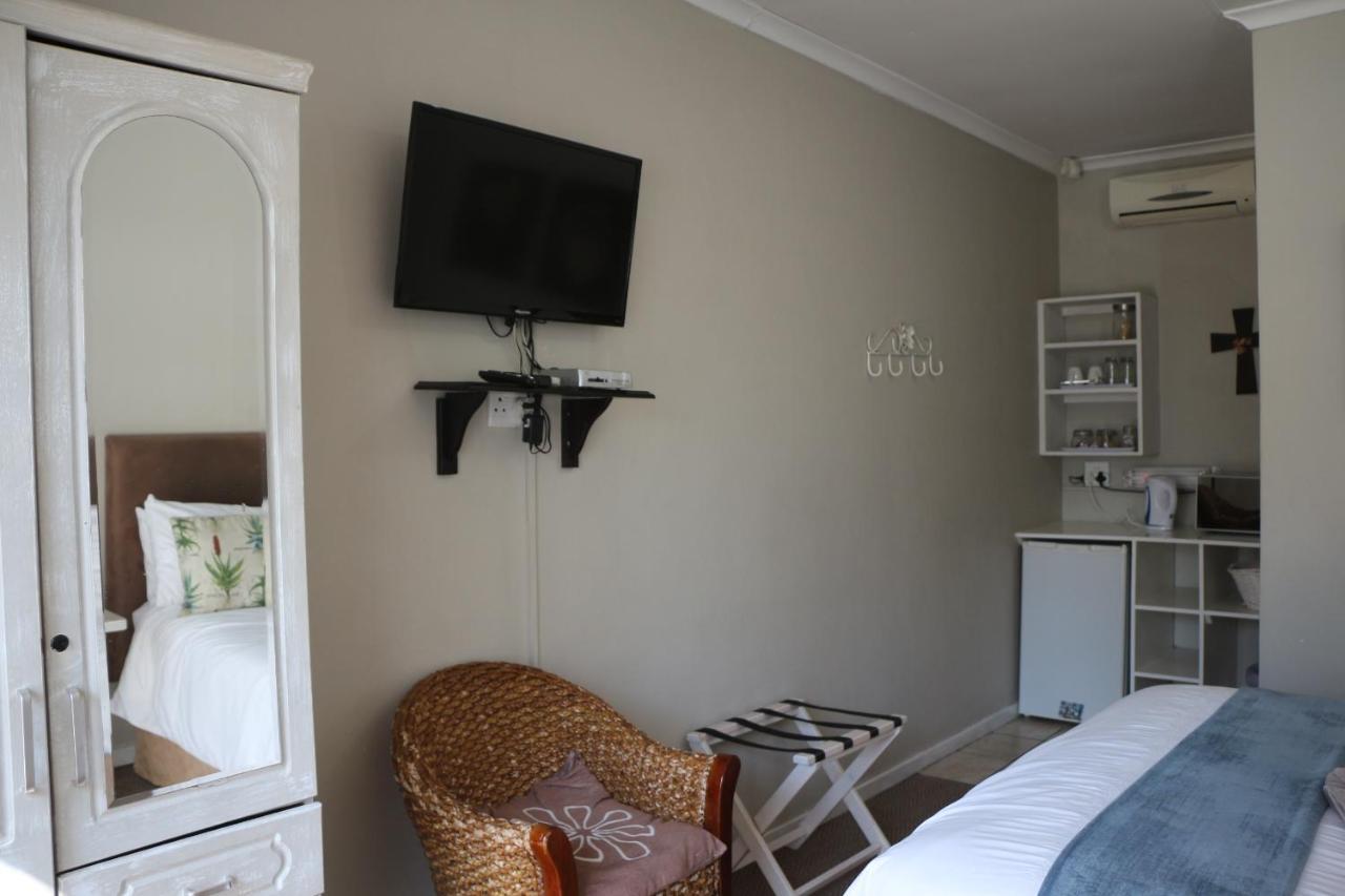 Indigo Moon Guesthouse Лихтенбург Экстерьер фото