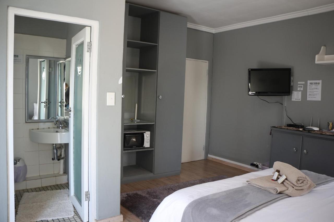 Indigo Moon Guesthouse Лихтенбург Экстерьер фото