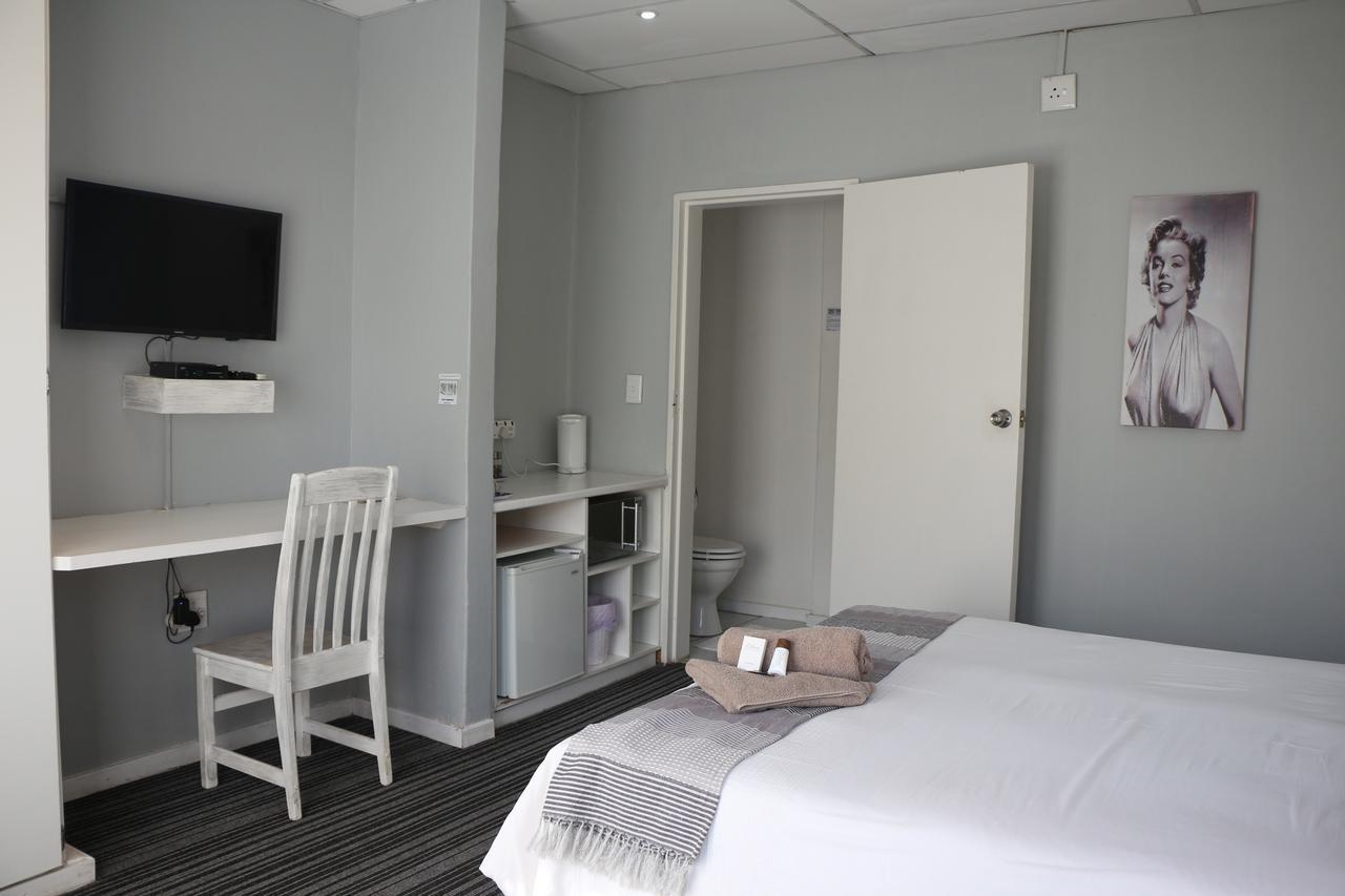 Indigo Moon Guesthouse Лихтенбург Экстерьер фото